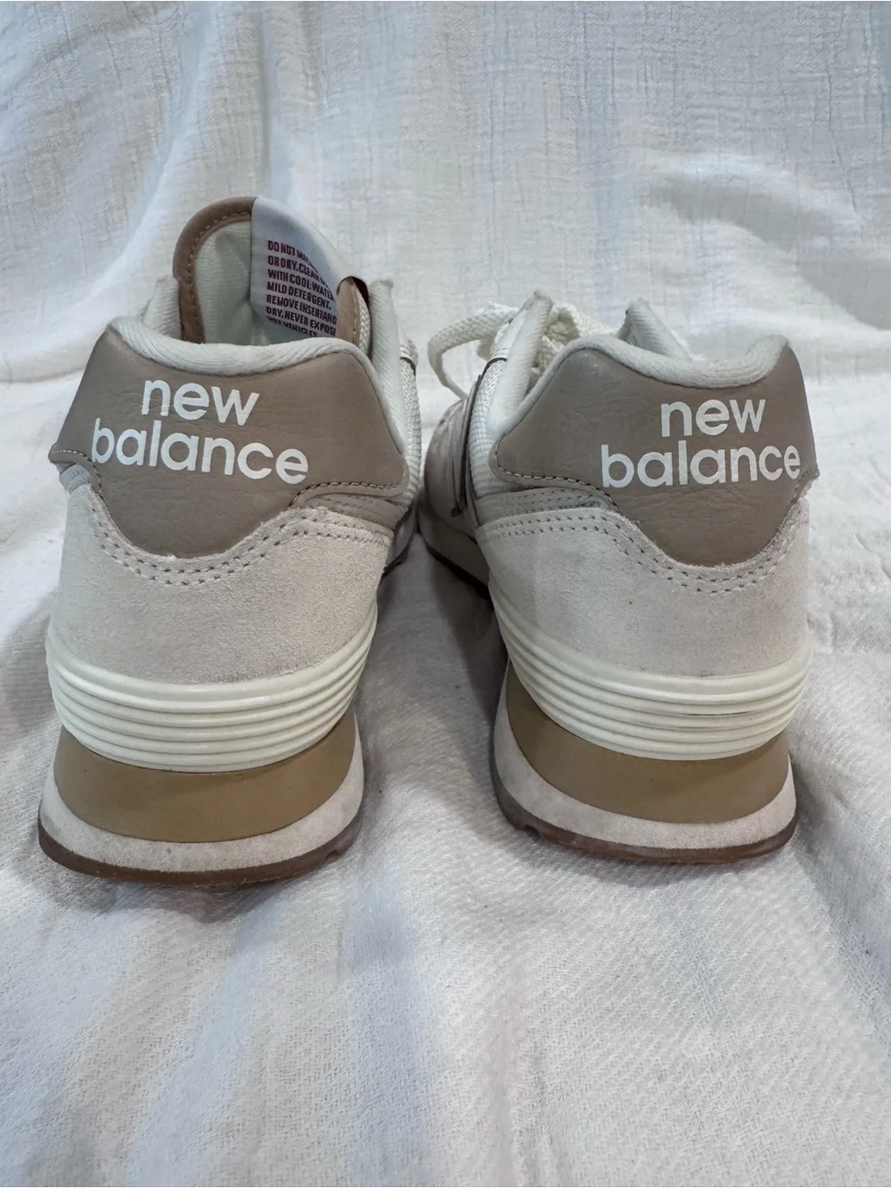 New Balance womens Cream & Red Retro Runner Sneakers size 7